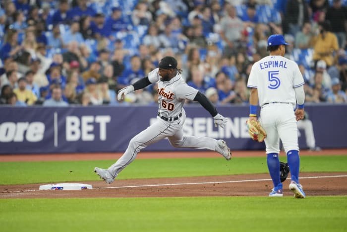 Blue Jays spoil rookie's no-hit bid, beat Mariners 1-0 in 10