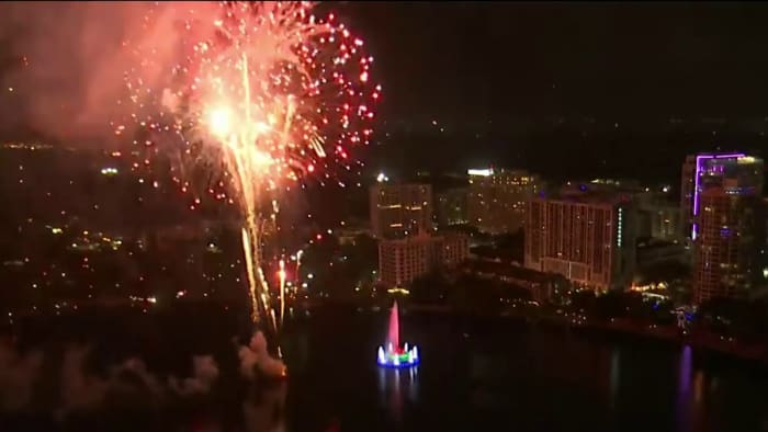 The fountain fireworks are returning to Orlando. Here's what you need to know