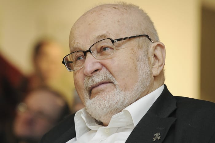 František Janouch, a Czech nuclear physicist who supported dissidents from Sweden, dies at age 92