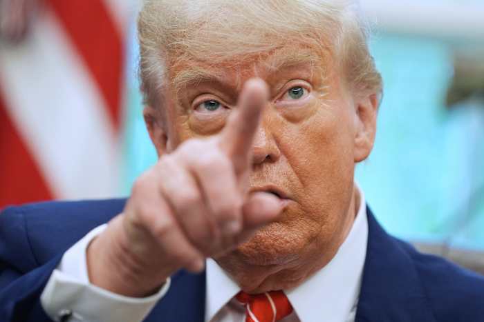 Звіт: Трамп більше спілкувався з журналістами протягом перших 100 днів, а не 6 виїздів Звіт: Трамп більше спілкувався з журналістами протягом перших 100 днів, а не 6 виїздів