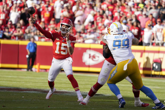 Super Bowl champion Chiefs hold hot, tough practice in 1st day of pads