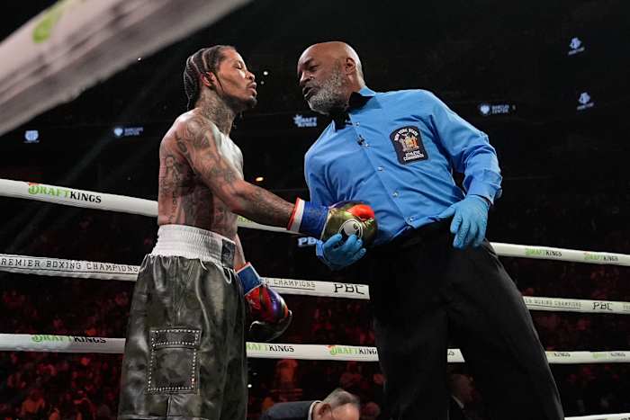 Officials say 'technical issue' prevented video replay of missed knockdown in Davis-Roach fight