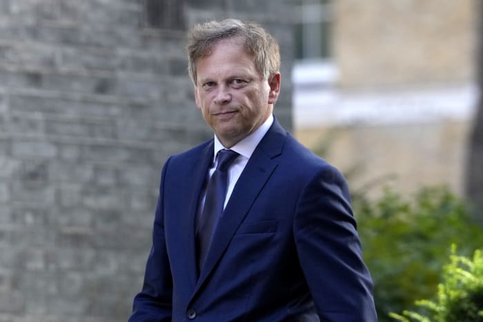 The UK defense secretary suggests British training of Ukrainian soldiers could move into Ukraine
