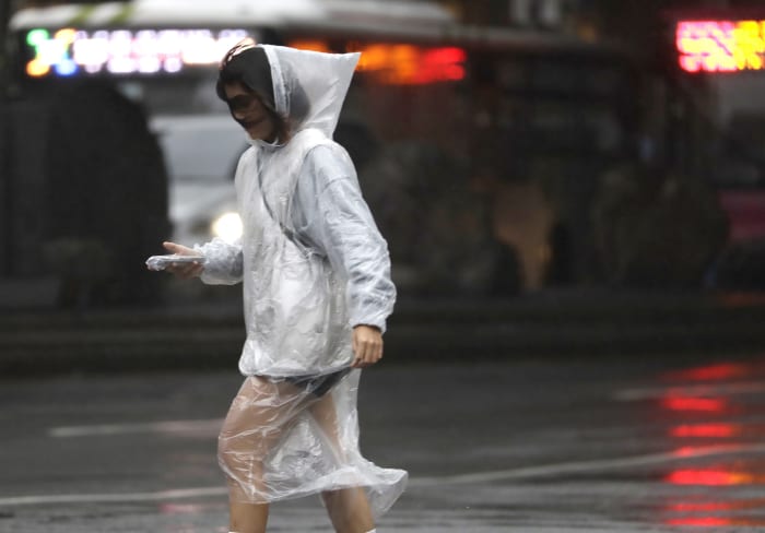 Typhoon Koinu makes landfall in southern Taiwan, causing 190 injuries but no deaths