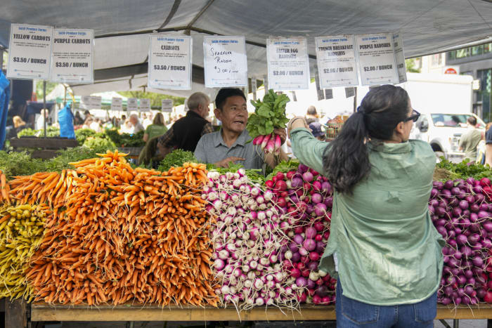 Farmers markets thrive as customers and vendors who latched on during the pandemic remain loyal - Vimarsana News