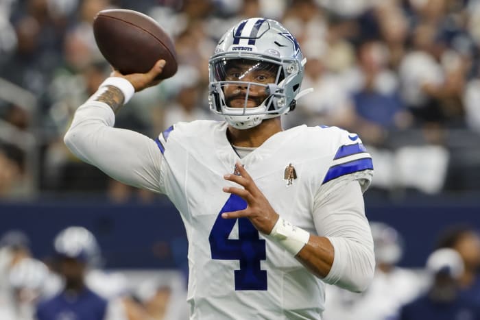 LOOK! Dak Prescott supports former teammate Ezekiel Elliott by