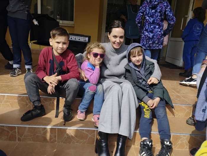 Анджеліна Джолі несподівано відвідала Україну та зустрілася з дітьми
