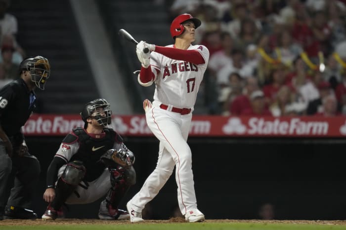 MLB's Field of Dreams Game opens with Ken Griffey Jr., Sr. having a catch