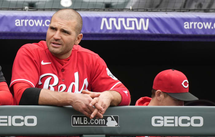 Castillo, Votto lead Reds to 1st Fenway win since '75 Series