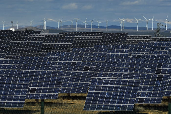 Sun, wind aplenty, Spain vies to lead EU in green hydrogen
