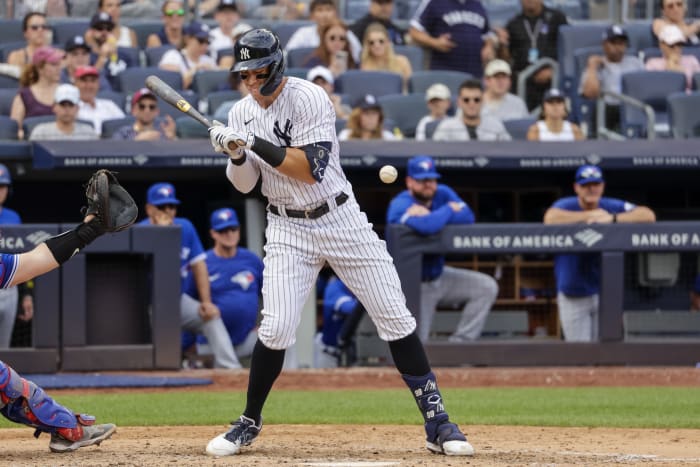 Yankees retire Paul O'Neill's No. 21 jersey, Cashman booed