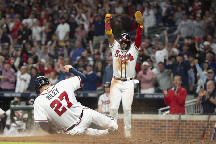 D'Arnaud, Braves rally in 7th, beat Marlins, 9-5, to open NLDS