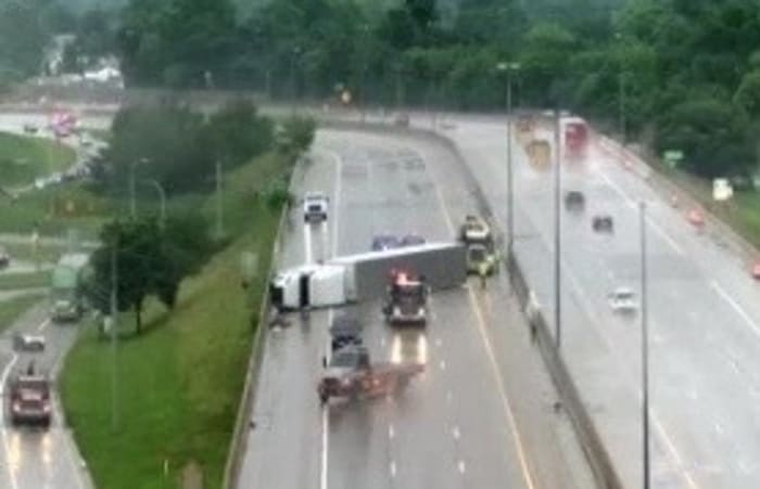 Southbound I-75 closed at Outer Drive while Michigan State Police investigate semi-truck rollover crash - Vimarsana News
