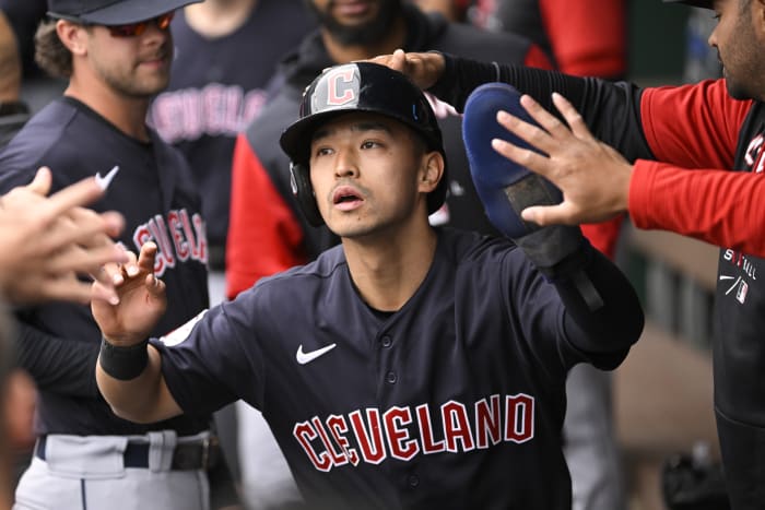 Yankees fans pelt Cleveland outfielders with debris after comeback win