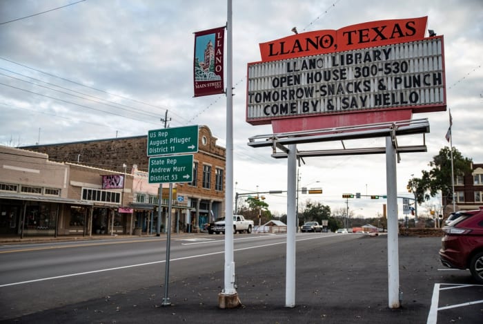 "Seems obscene" says federal appeals court judge during hearing for Llano County library book removal case - Vimarsana News