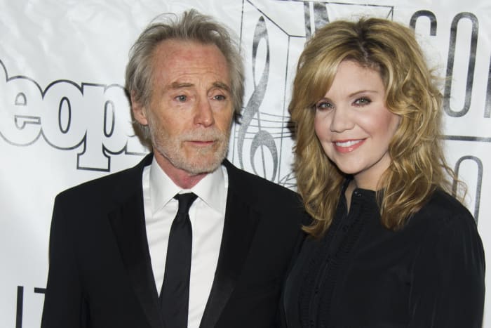 JD Souther, who penned 'Heartache Tonight' and other Eagles hits, dies at 78 thumbnail