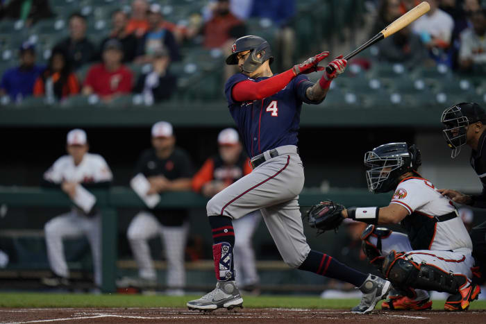 Reds scrap with Cards at plate, tangle in outfield, win 9-6