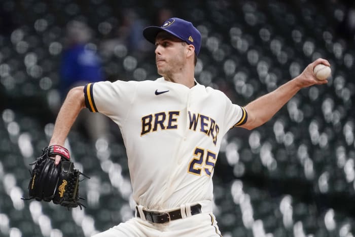 Yastrzemski's bat, glove help Giants hold off Tigers 4-3