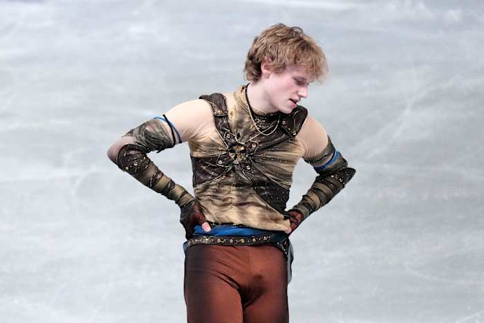 Kagiyama uses mistake by Malinin to lead short program at Grand Prix Final