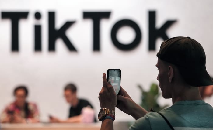 Possible rewrite:

What will happen to Texas small business owners and influencers if Biden bans TikTok?