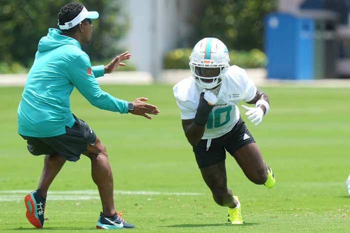 Dolphins WR Tyreek Hill Expresses Frustration, Commits to Future Amid Team Struggles