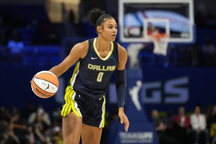 Los Angeles beats Dallas 79-61 behind Hamby, Ogwumike