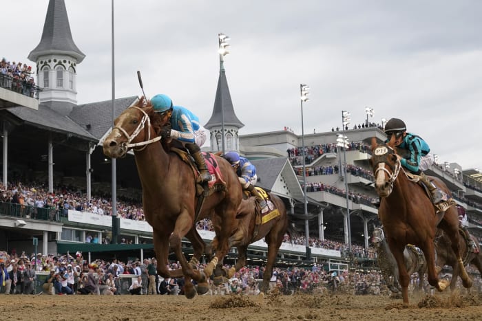 Marlins Man shows up again at Preakness finish line