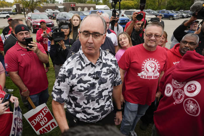 UAW chief to say whether auto strikes will grow from the 34000 workers now on picket lines UAW chief to say whether auto strikes will grow from the 34000 workers now on picket lines