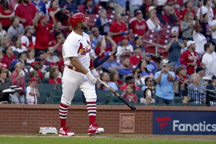 Cardinals reliever Gallegos gets wiped down by umpire after using rosin bag  on his left arm