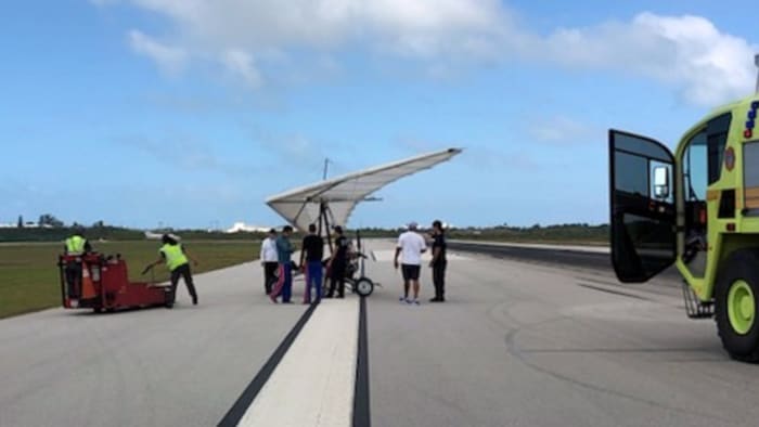 2 Cuban migrants fly into Florida on motorized hang glider