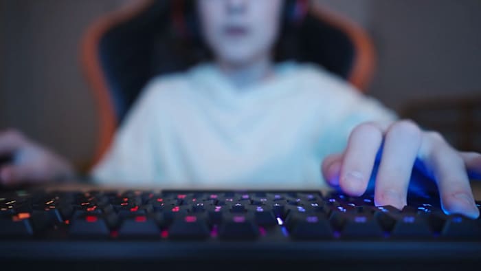 <a href="https://www.ksat.com/news/local/2025/12/23/fbi-warns-of-modern-day-terrorism-as-texas-born-extremist-group-targets-youth-online/" target="_blank">FBI warns of ‘modern-day terrorism’ as Texas-born extremist group targets youth online</a>