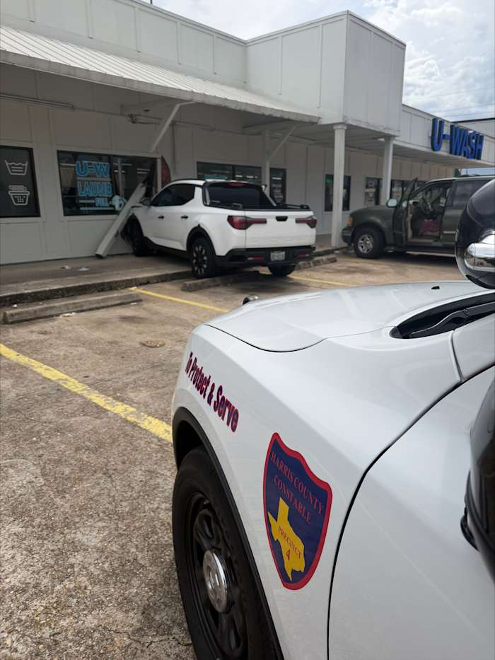 Truck crashes into business in northwest Harris County