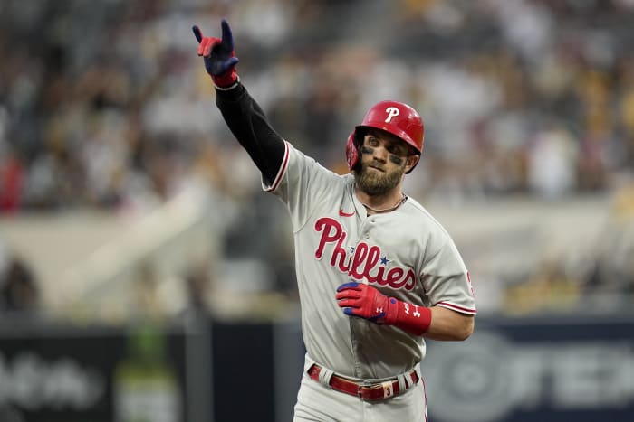 Phillies rally from 6 down, beat Bucs 12-6 to gain on Braves