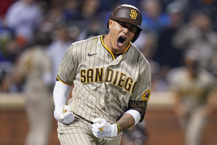 Alfaro mashes pinch-hit 3-run HR in 9th, Padres win 3-2