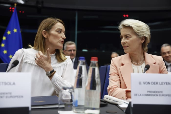 EU chief unveils her new team with women in top roles in right-leaning Commission thumbnail