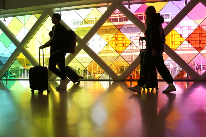 US airports saw record passenger volumes, but fewer headaches, over Thanksgiving weekend