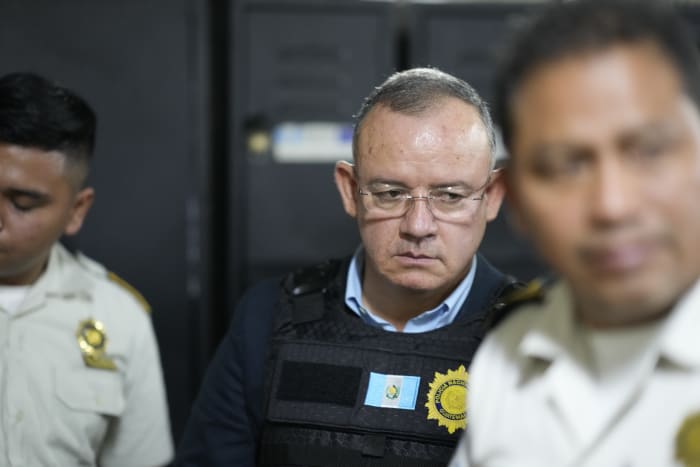 Guatemala arresta a ex ministro que renunció en lugar de usar la fuerza contra manifestantes