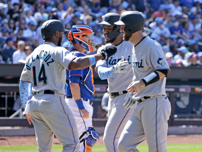 Mets' Lindor homers after surprise visit from mom