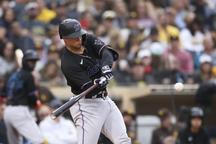 Jazz Chisholm hits his first HR of the season in the throwbacks