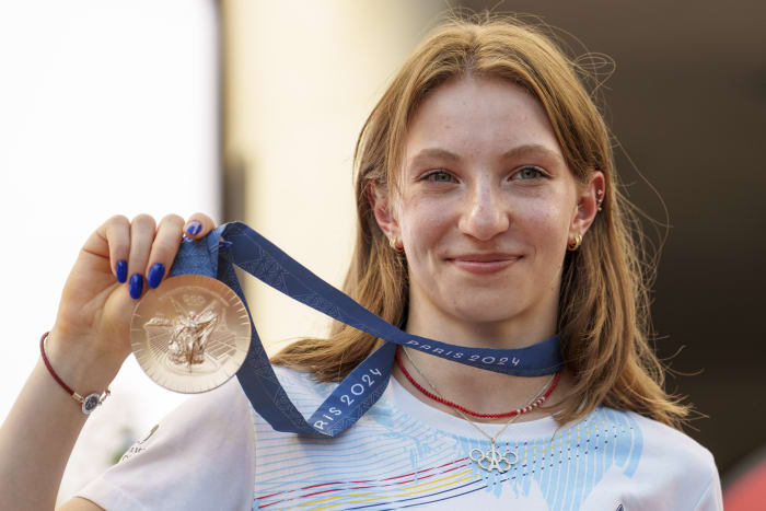 Gimnasta română Ana Barbusu a acordat prima medalie olimpică de bronz americanilor Jordan Chiles Gimnasta română Ana Barbusu a acordat prima medalie olimpică de bronz americanilor Jordan Chiles