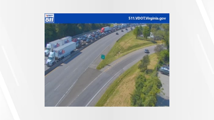 Multi-vehicle crash near ramp to Business US-220 causing delays in Roanoke