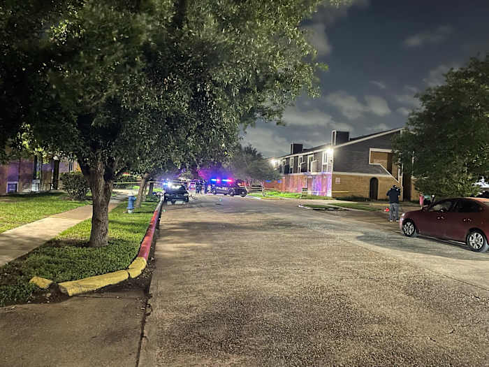 2 men hospitalized after fight leads to shooting in W. Houston
