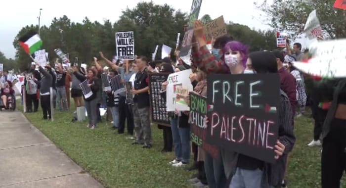 Hundreds of local Palestine supporters rally at Town Center to plea for ceasefire amid war - Vimarsana News