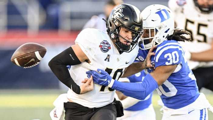 Cincinnati football teams wear Army National Guard camouflage uniforms