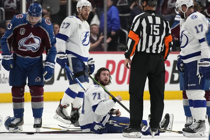 MacKinnon shines in clinching win, helps Avs win Stanley Cup