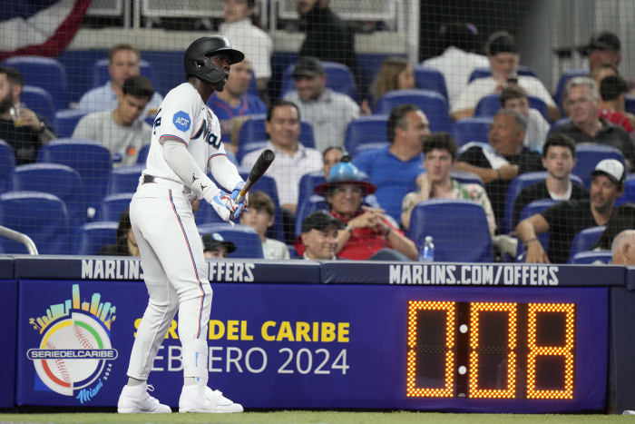 Manny Machado commits first infraction as pitch clock makes MLB debut