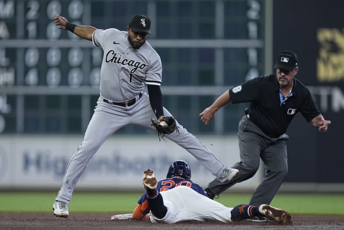 Altuve HR caps 6-run rally in 9th, Astros shock Yankees 8-7