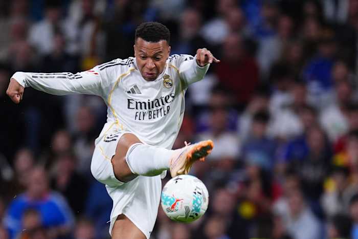 Kylian Mbappé among players jeered by Real Madrid fans at the Bernabeu in 2-0 win over Oviedo