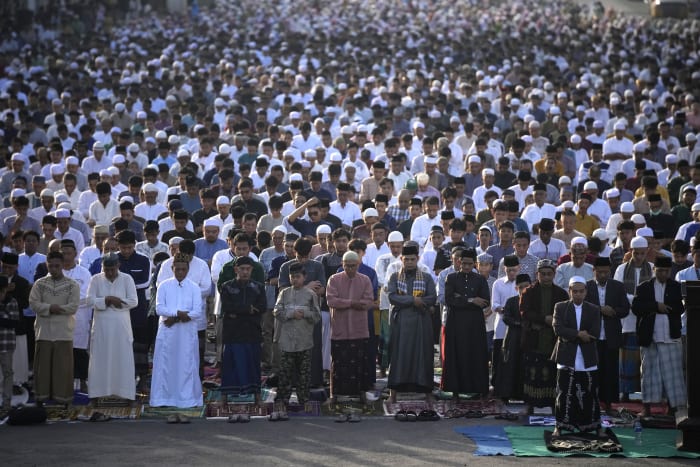 Eid holiday tradition spurs Indonesia’s economy as tens millions of Muslims travel home