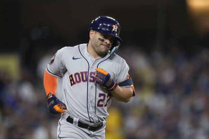 Young Phillies fan goes viral for taunting Astros fan